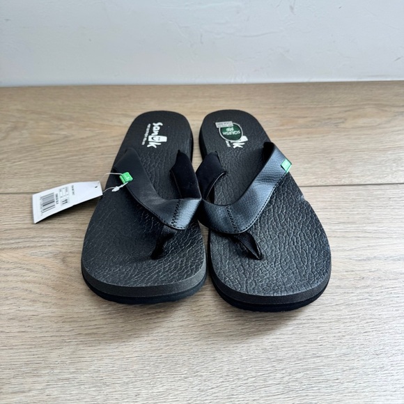 Sanuk Women's Yoga Mat Black Leather Upper Flip Flop Sandals Size 11 New - Picture 2 of 6